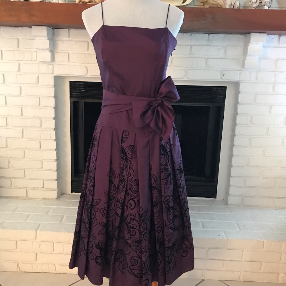 Jessica Howard size 8 purple and black floral dress.